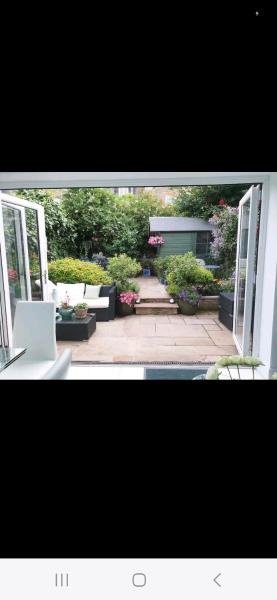 Homestay, Upmarket, Wimbledon & Southfields; beside tube; (20 mins to centre) walk to Tennis :